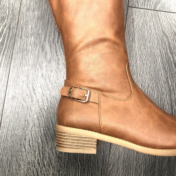 Tan Color Over knee low heel boots - Picture 3 of 5